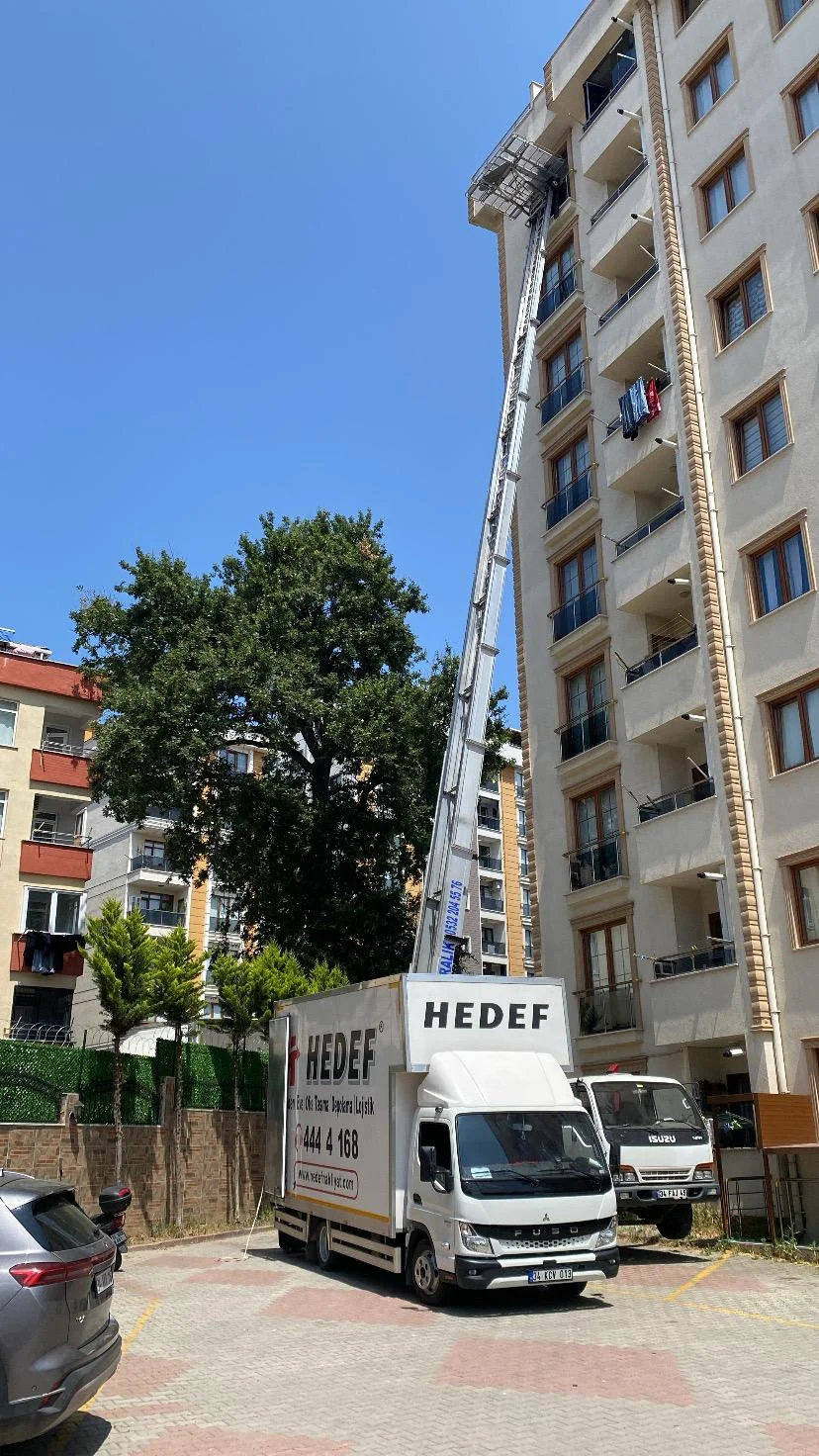Kumburgaz evden eve nakliyat operasyonu kapsamlı ambalajlama ve Hedef Nakliyat araç filosu
